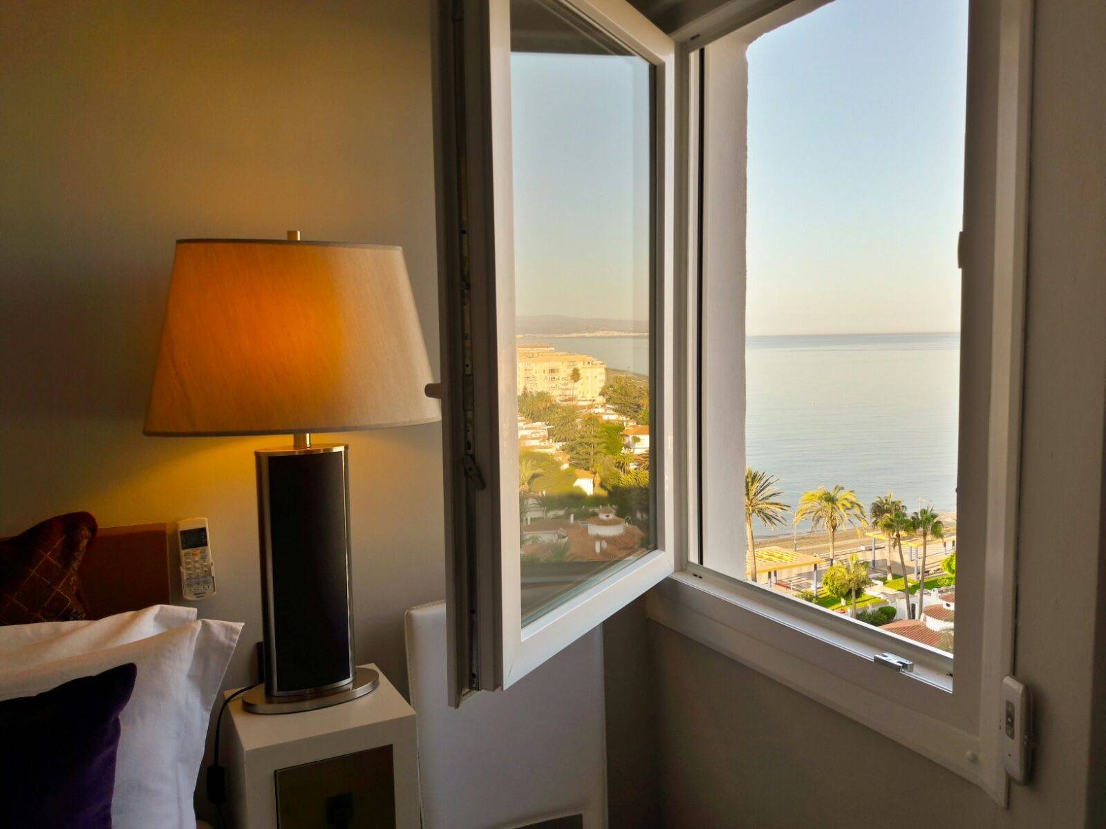 ERSTE LINIE MIT außergewöhnlichem Blick auf den Strand und das Meer