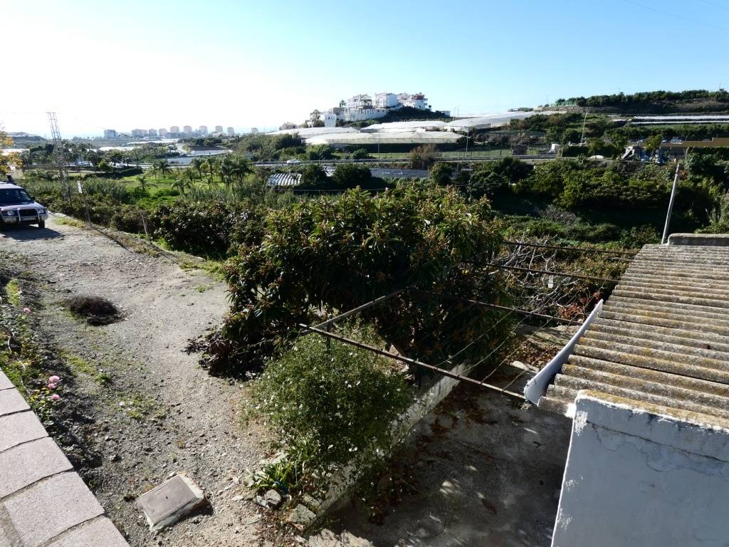 Ødelagt tomt med verktøy med eksepsjonell beliggenhet nær Torrox-rundkjøringen.