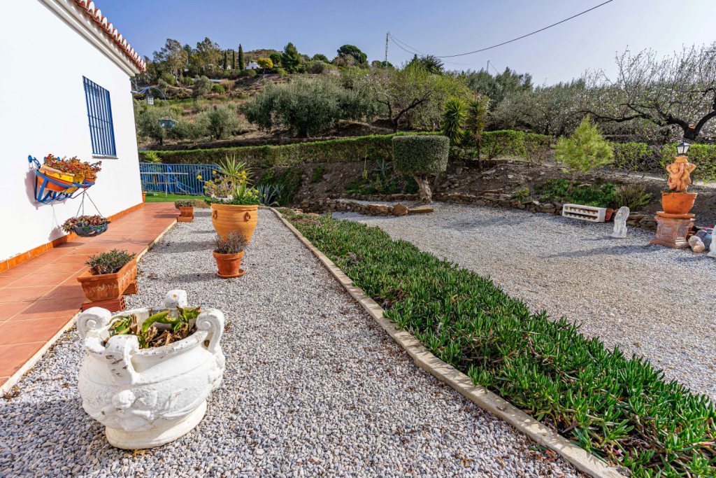 Maison rustique composée de deux logements indépendants tous avec vue La Maroma