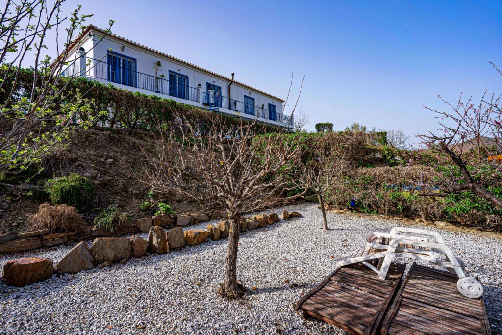 Rustic house composed of two independent homes all with views La Maroma