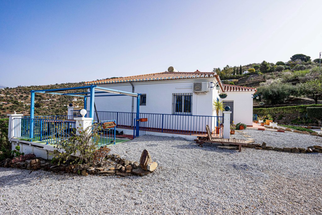 Maison rustique composée de deux logements indépendants tous avec vue La Maroma