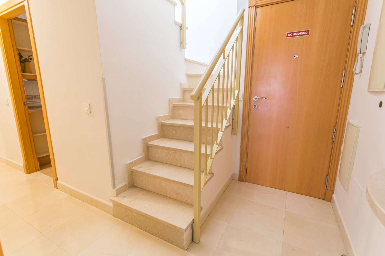 Practico y confort  3 dormitorios 2 baños + plaza de parking + trastero + terraza ático (CENTRO)