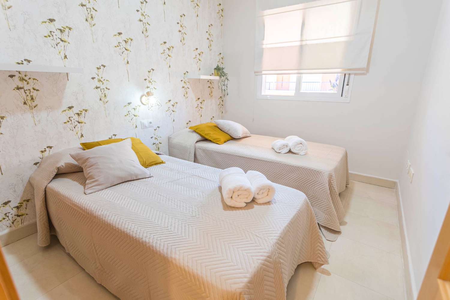 Practico y confort  3 dormitorios 2 baños + plaza de parking + trastero + terraza ático (CENTRO)