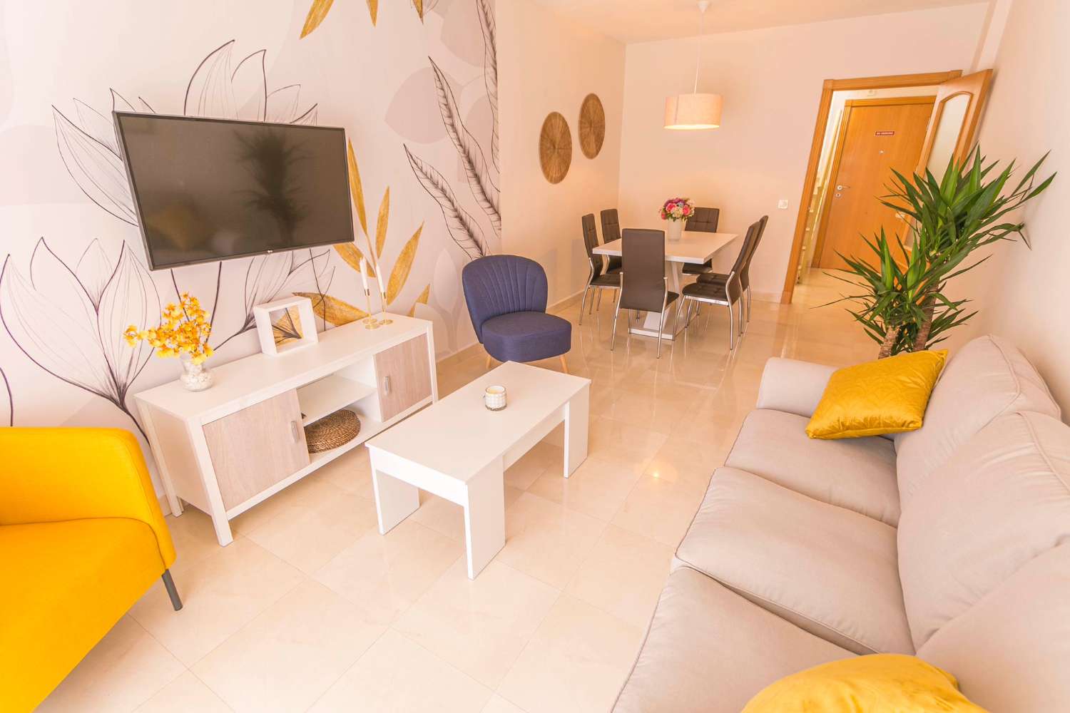 Practico y confort  3 dormitorios 2 baños + plaza de parking + trastero + terraza ático (CENTRO)