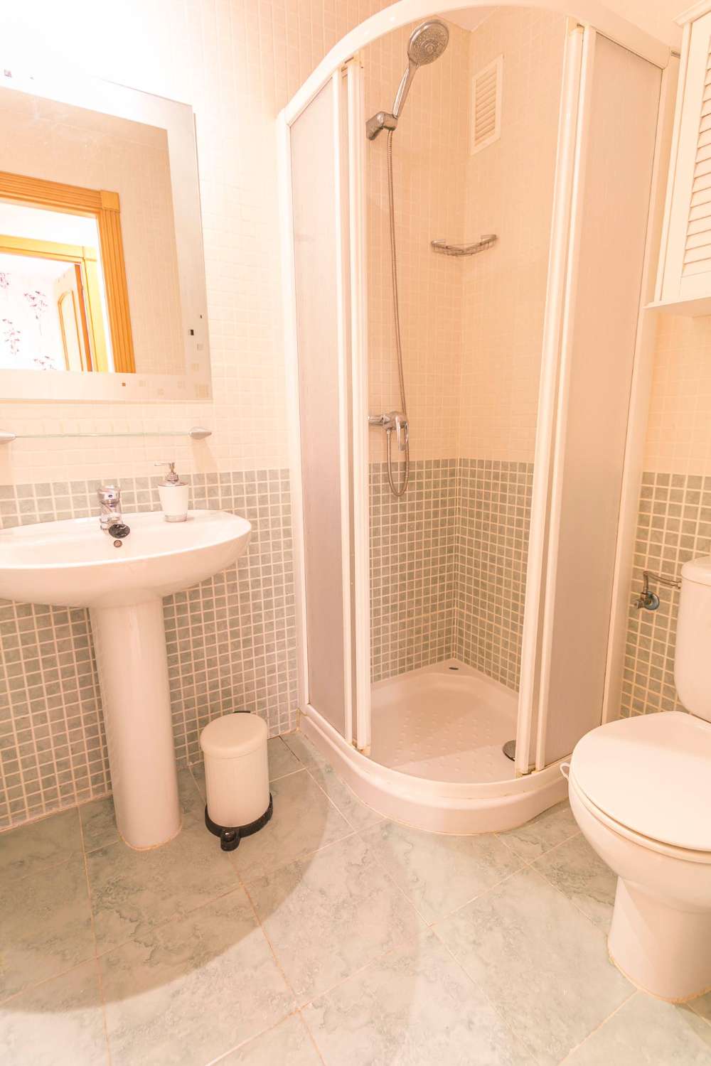 Practico y confort  3 dormitorios 2 baños + plaza de parking + trastero + terraza ático (CENTRO)
