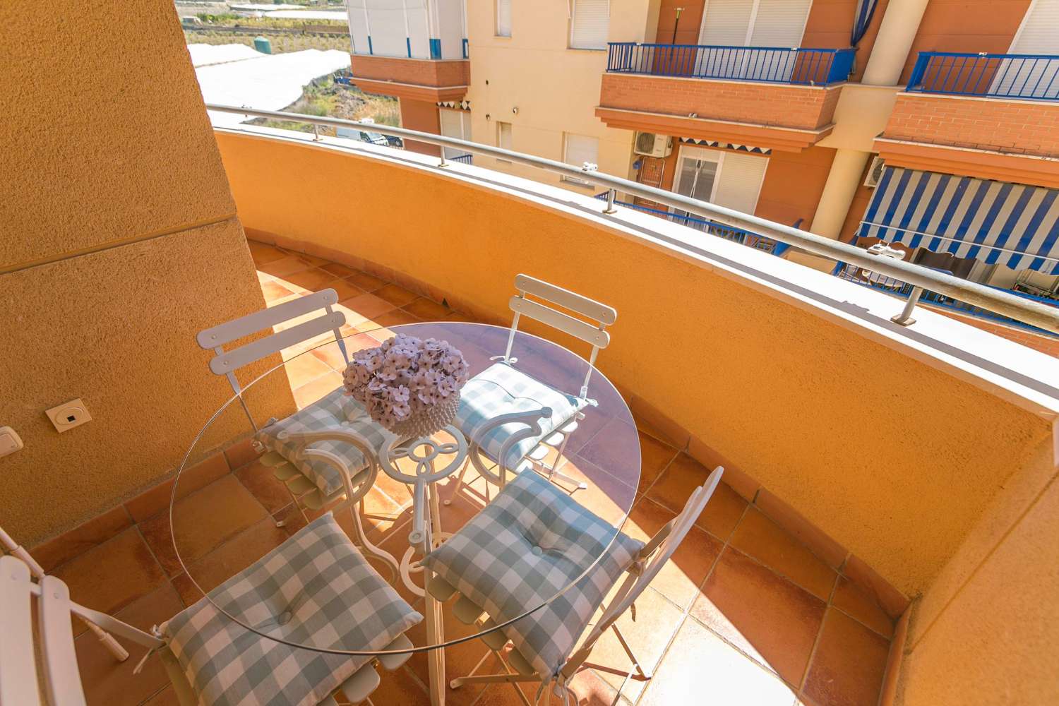 Practico y confort  3 dormitorios 2 baños + plaza de parking + trastero + terraza ático (CENTRO)