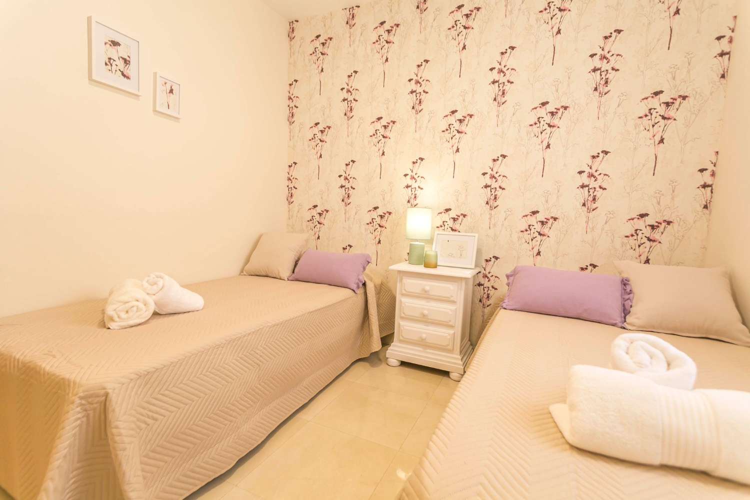 Practico y confort  3 dormitorios 2 baños + plaza de parking + trastero + terraza ático (CENTRO)