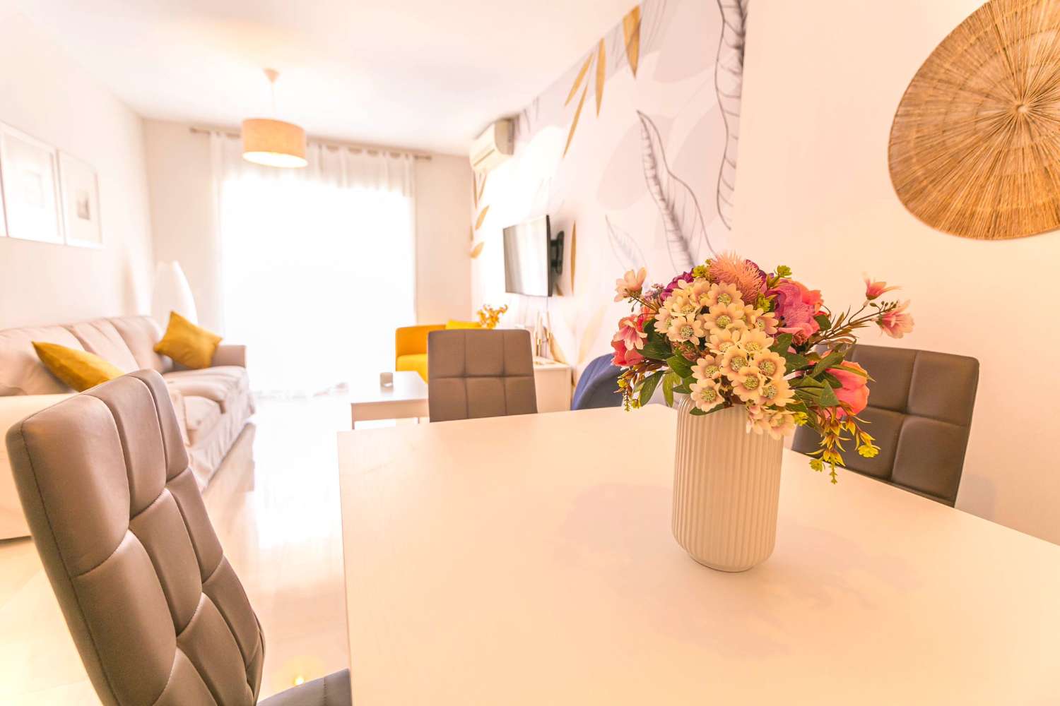 Practico y confort  3 dormitorios 2 baños + plaza de parking + trastero + terraza ático (CENTRO)