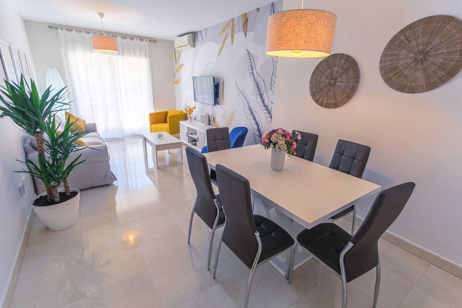 Practico y confort  3 dormitorios 2 baños + plaza de parking + trastero + terraza ático (CENTRO)
