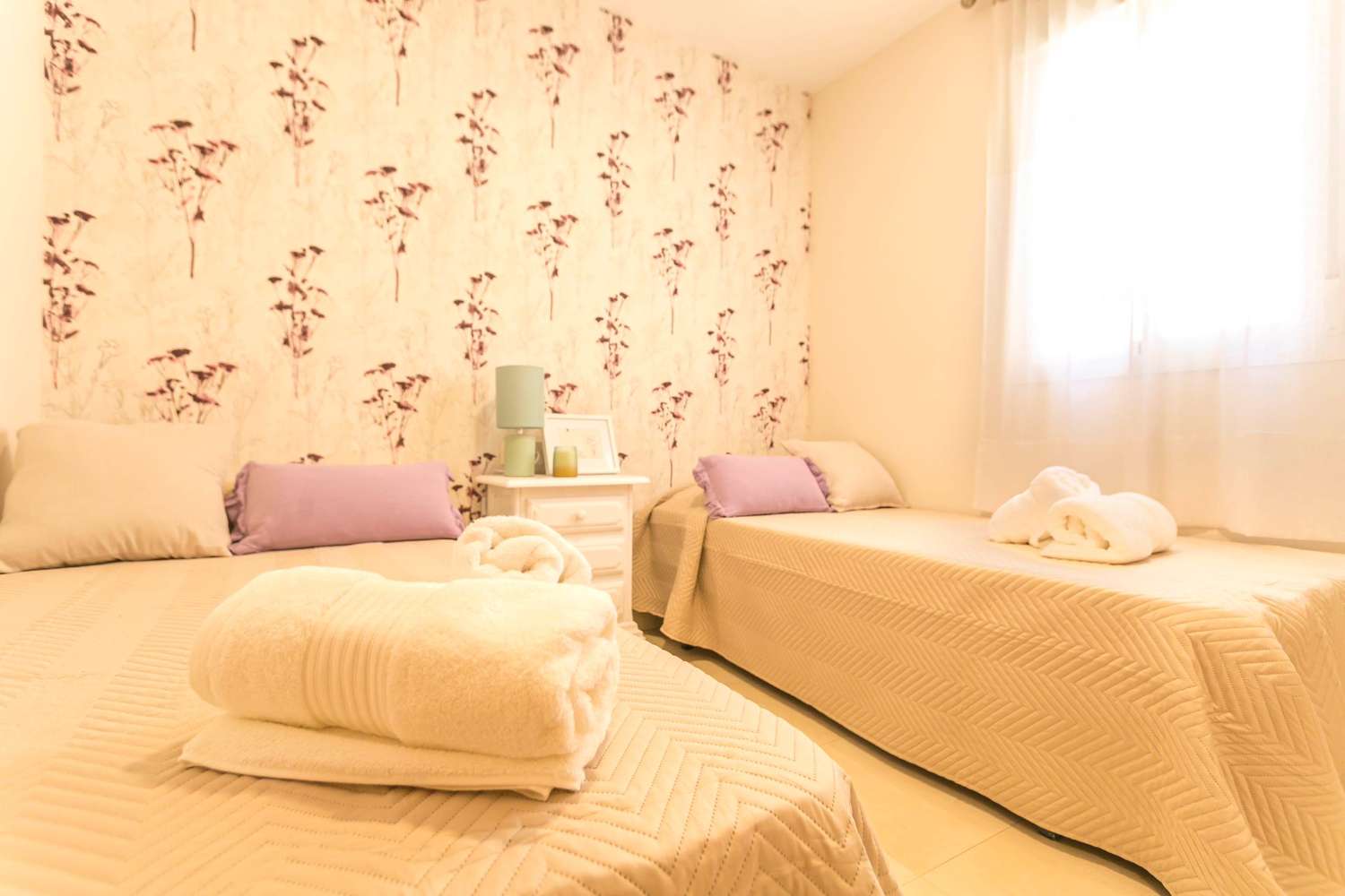 Practico y confort  3 dormitorios 2 baños + plaza de parking + trastero + terraza ático (CENTRO)