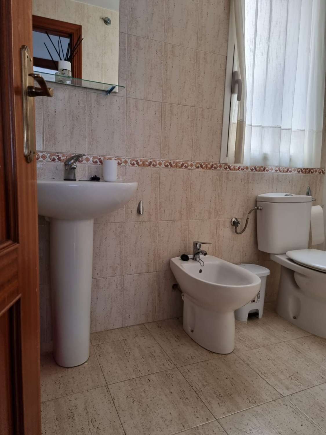 Tres dormitorios 1 baño mas  terracitas,  a 100 metros de playa El Morche