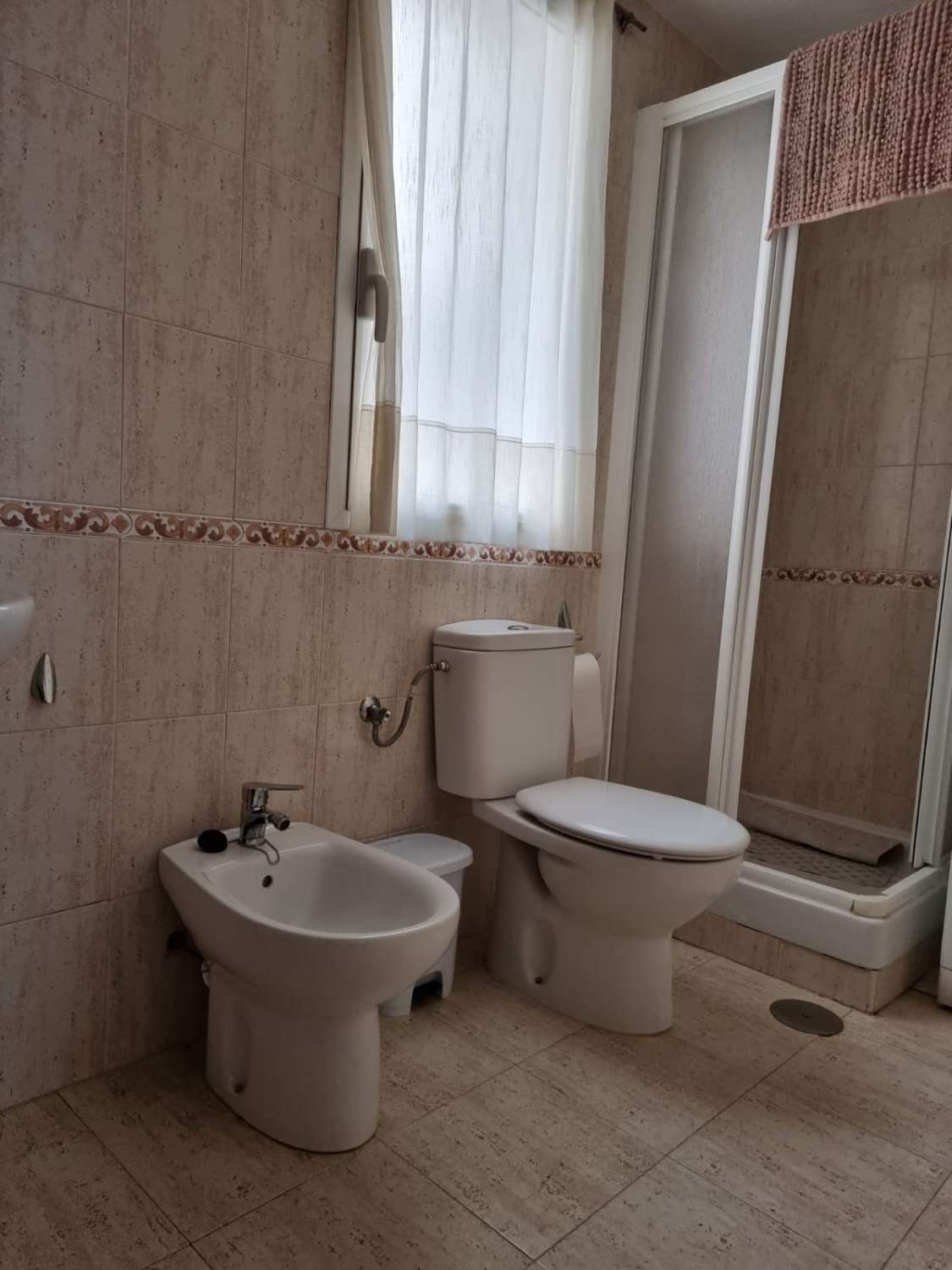 Tres dormitorios 1 baño mas  terracitas,  a 100 metros de playa El Morche