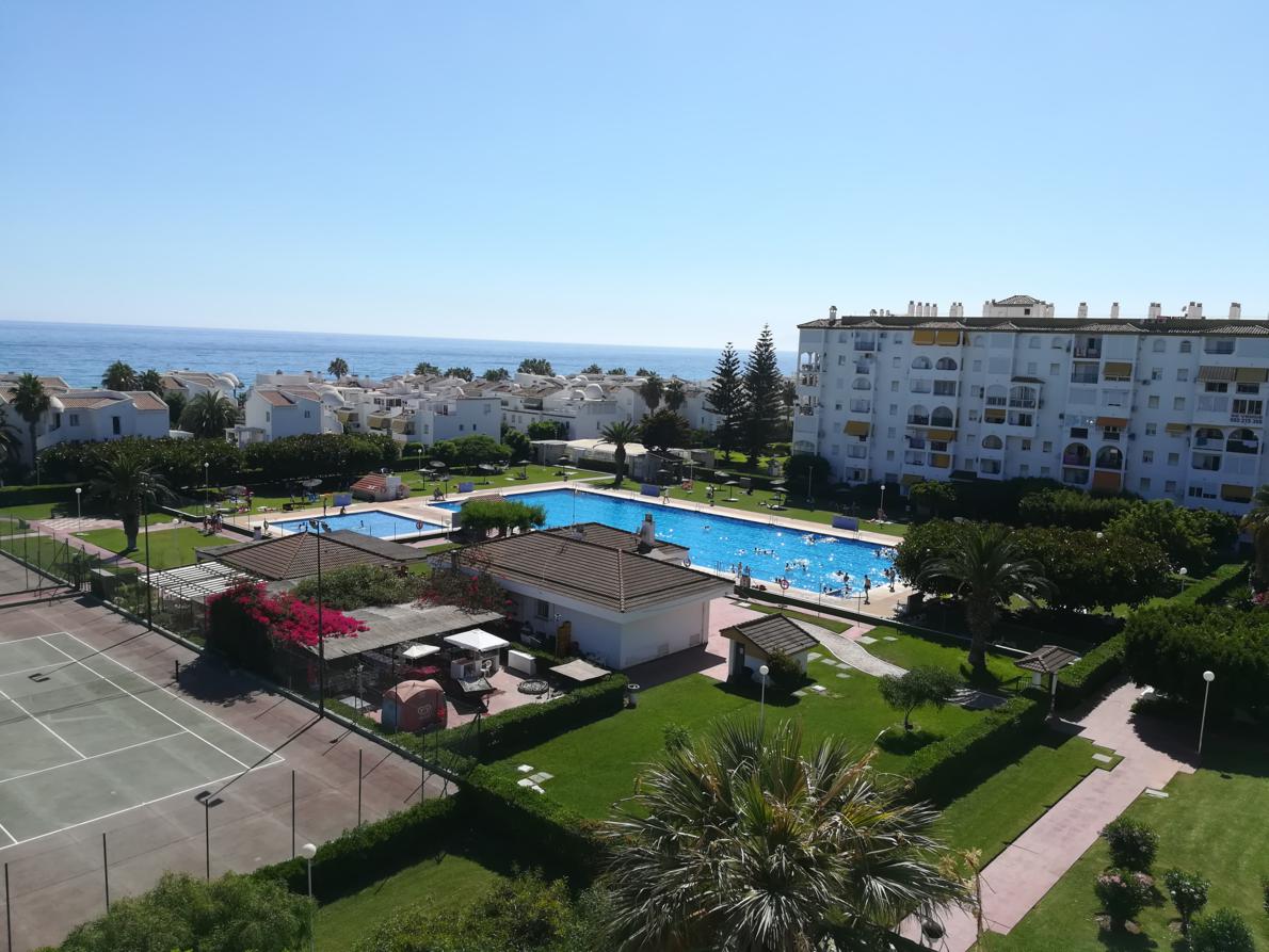 Hermoso frontal al mar en 1º linea de playa en Torrox Costa (QM)
