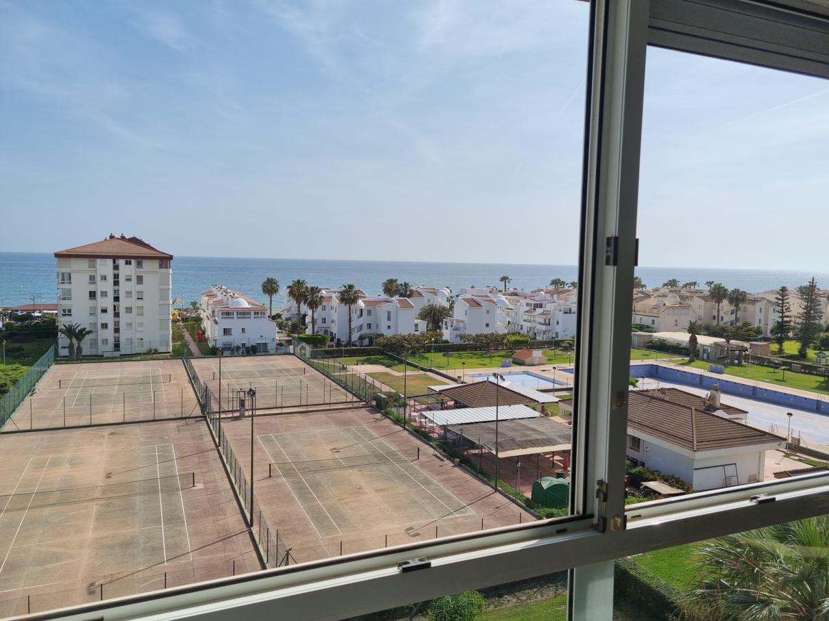 Hermoso frontal al mar en 1º linea de playa en Torrox Costa (QM)