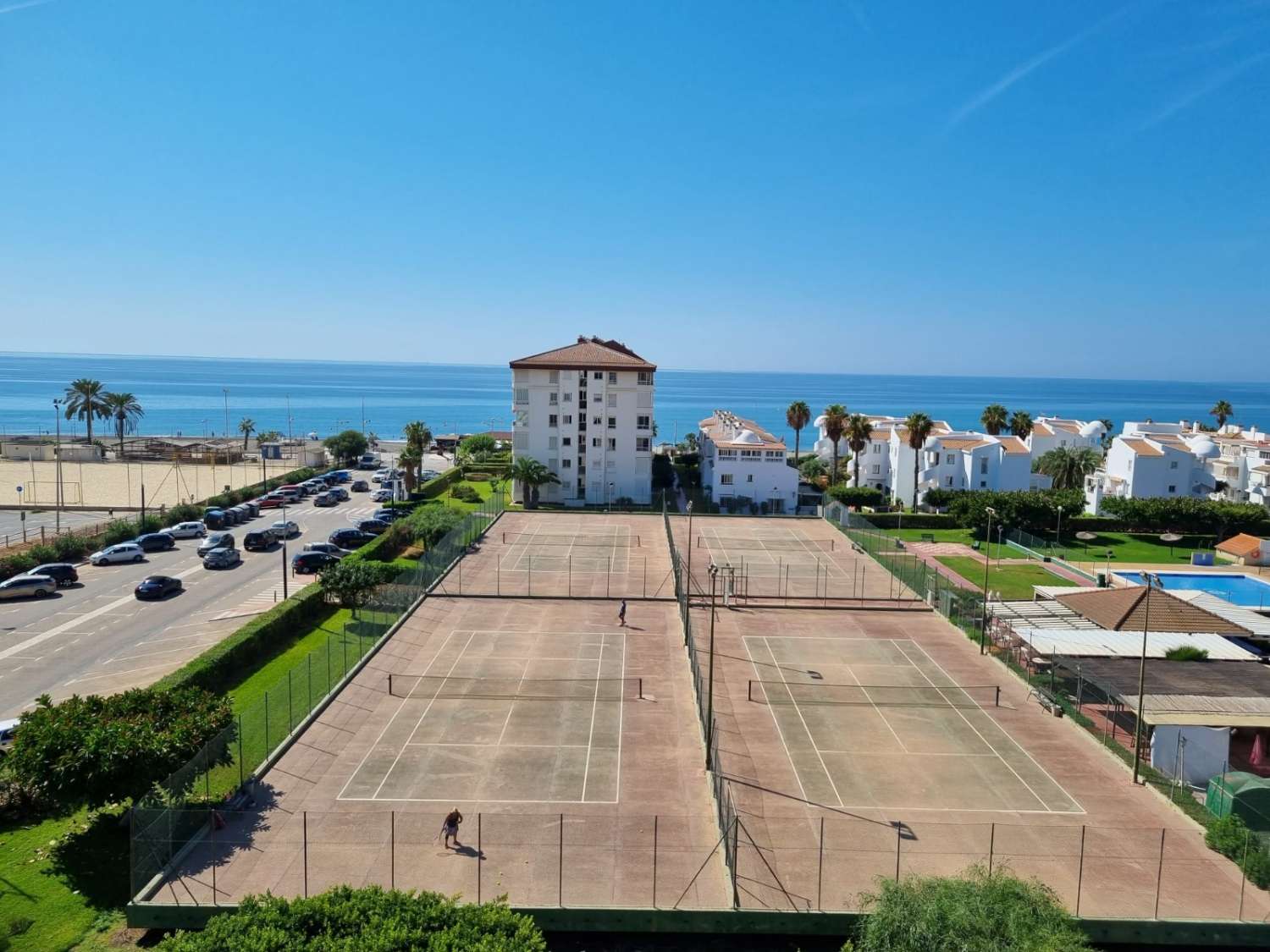 Hermoso frontal al mar en 1º linea de playa en Torrox Costa (QM)