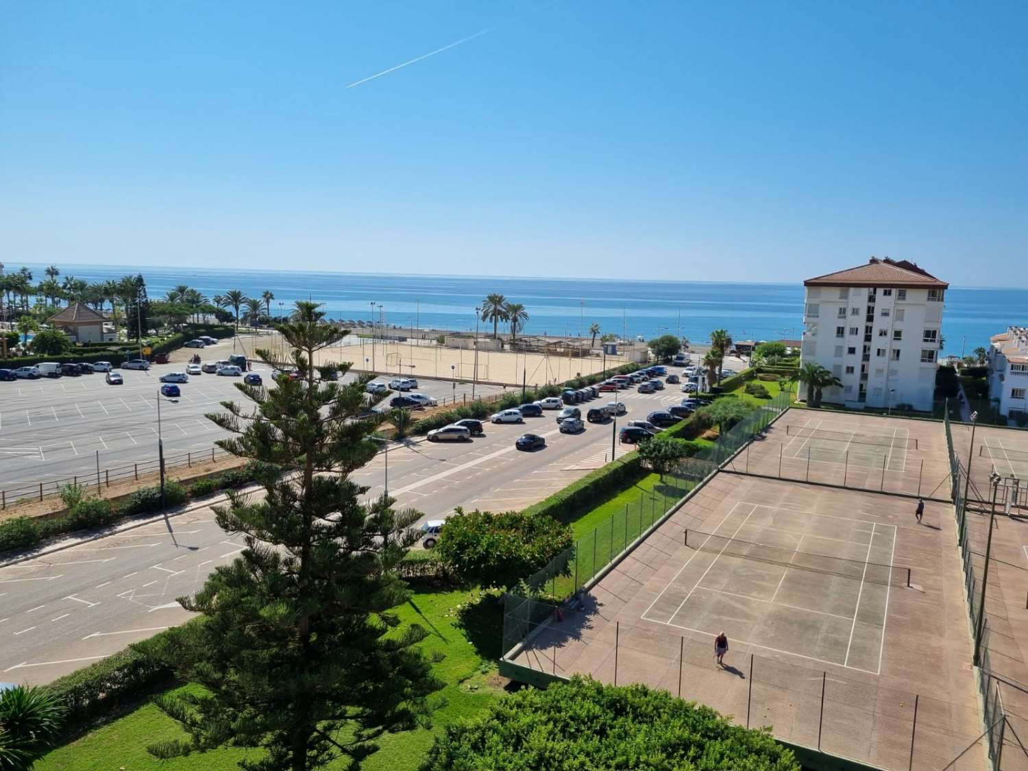 Hermoso frontal al mar en 1º linea de playa en Torrox Costa (QM)