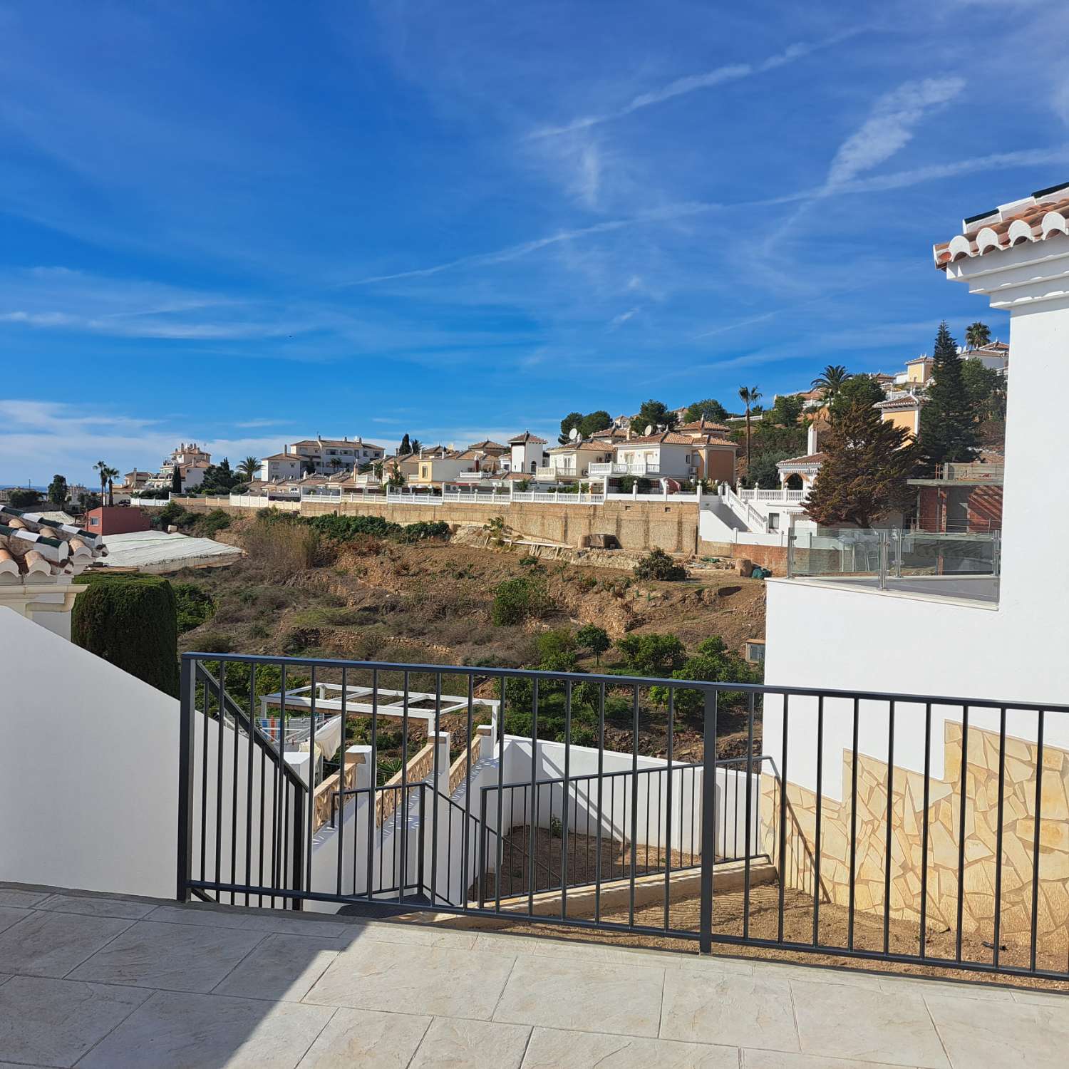 MODERNO CHALET en lo alto de la colina (urb Vistamar) Torrox Park-Malaga.