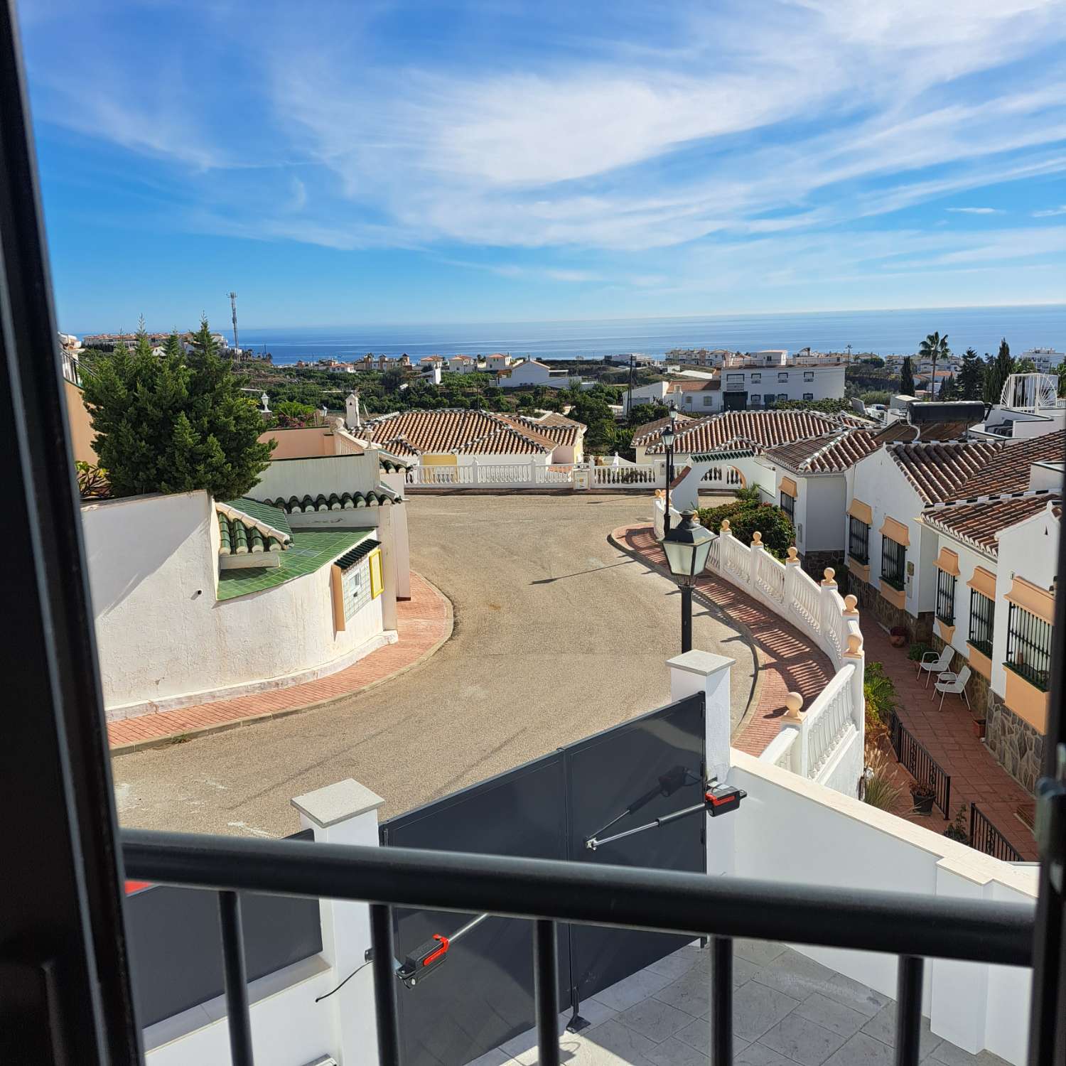 MODERNO CHALET en lo alto de la colina (urb Vistamar) Torrox Park-Malaga.