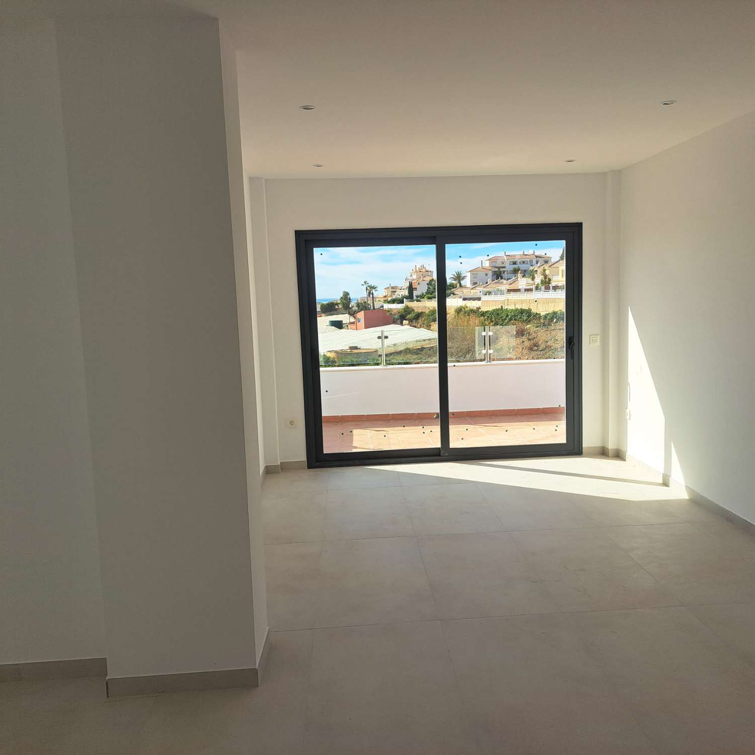 MODERNO CHALET en lo alto de la colina (urb Vistamar) Torrox Park-Malaga.