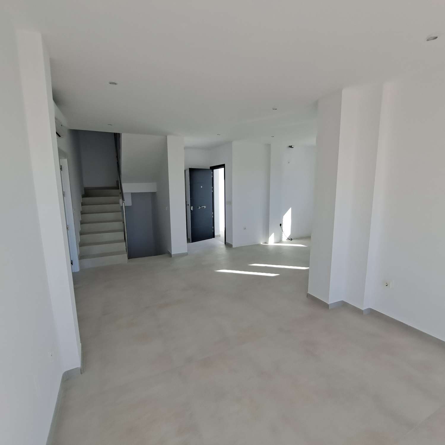 MODERNO CHALET en lo alto de la colina (urb Vistamar) Torrox Park-Malaga.