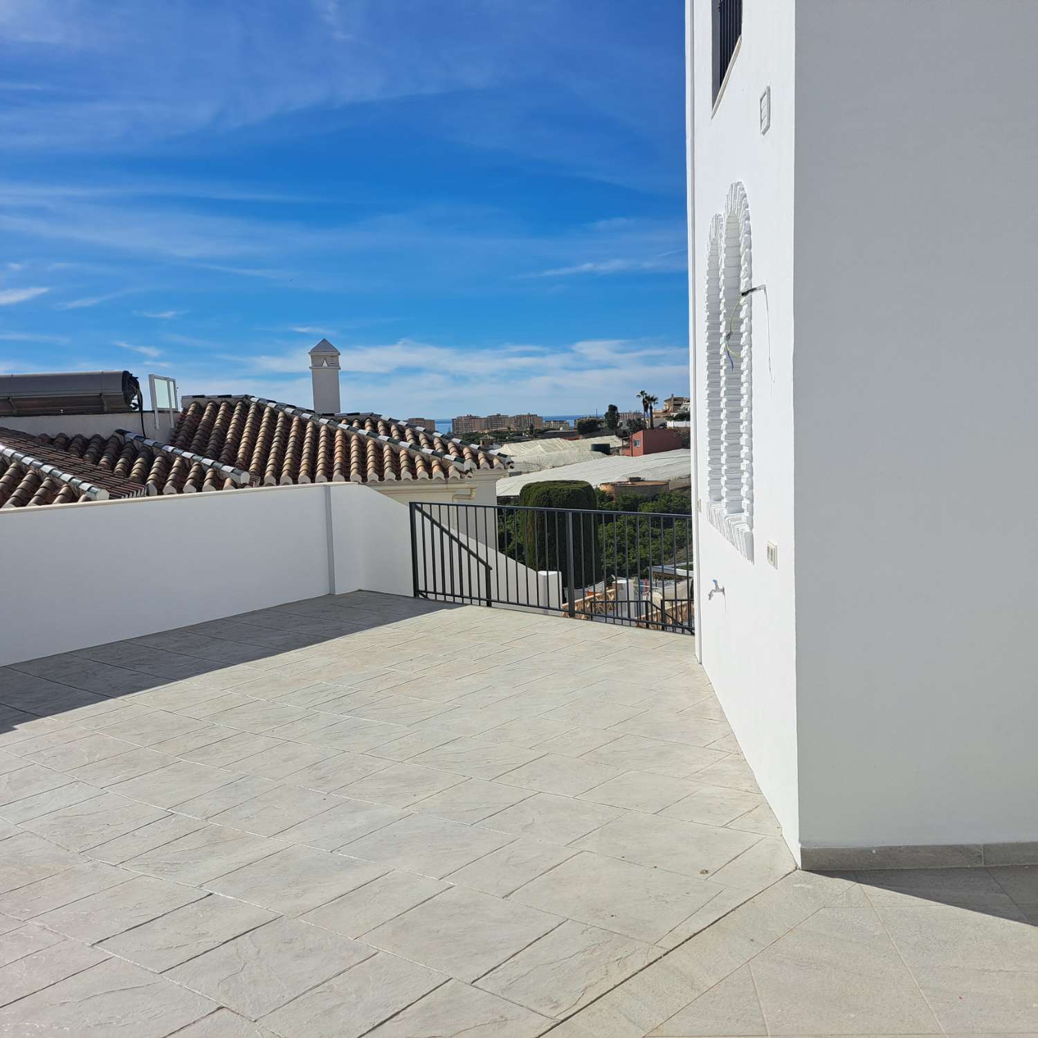 MODERNO CHALET en lo alto de la colina (urb Vistamar) Torrox Park-Malaga.