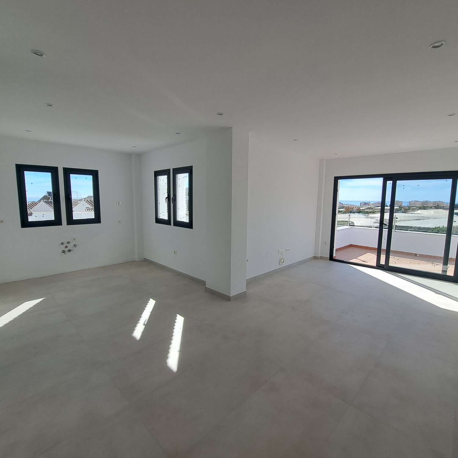 MODERNO CHALET en lo alto de la colina (urb Vistamar) Torrox Park-Malaga.