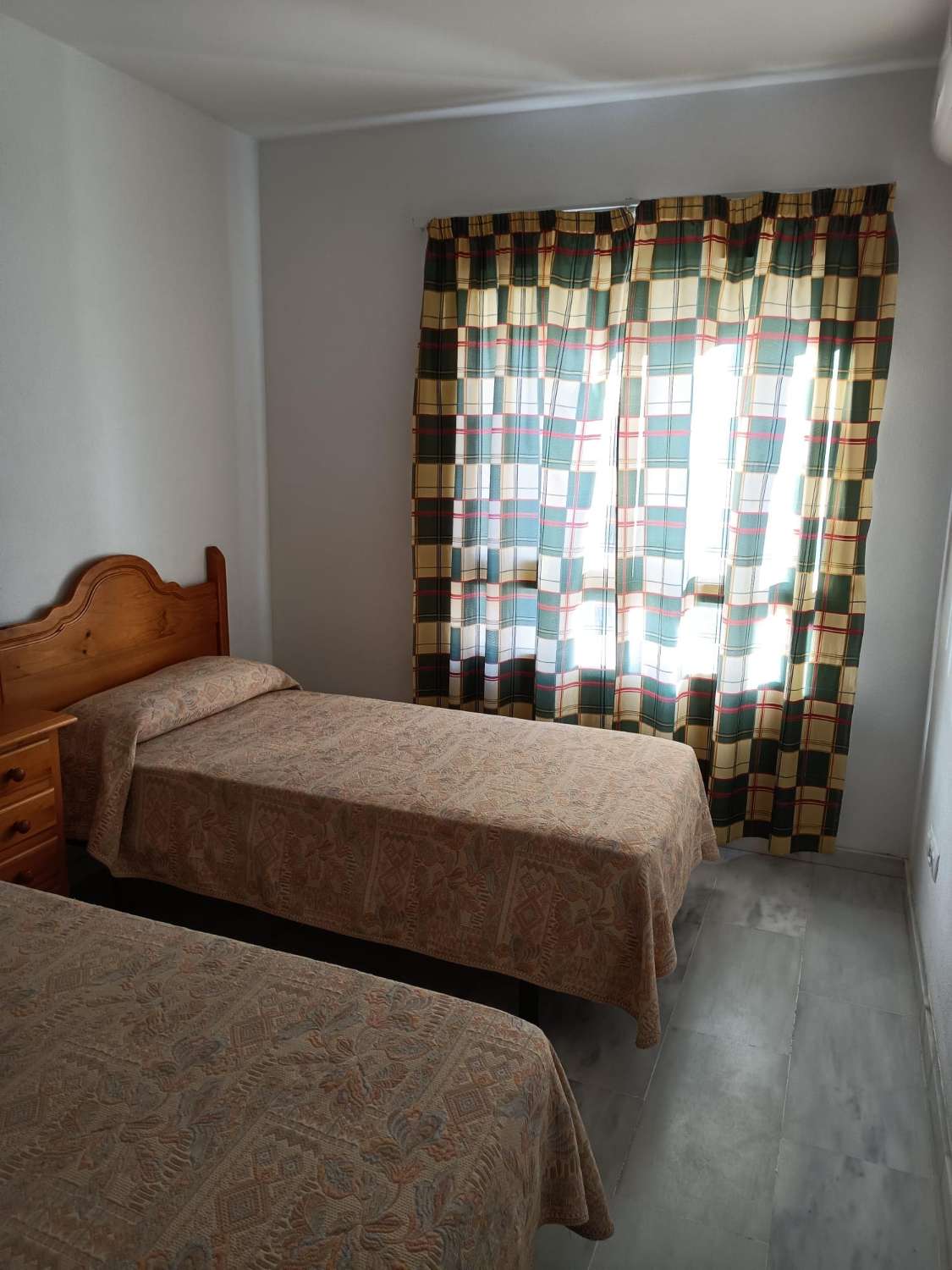 2 moderne SCHLAFZIMMER 30 Meter von der Avenida Andalucia entfernt