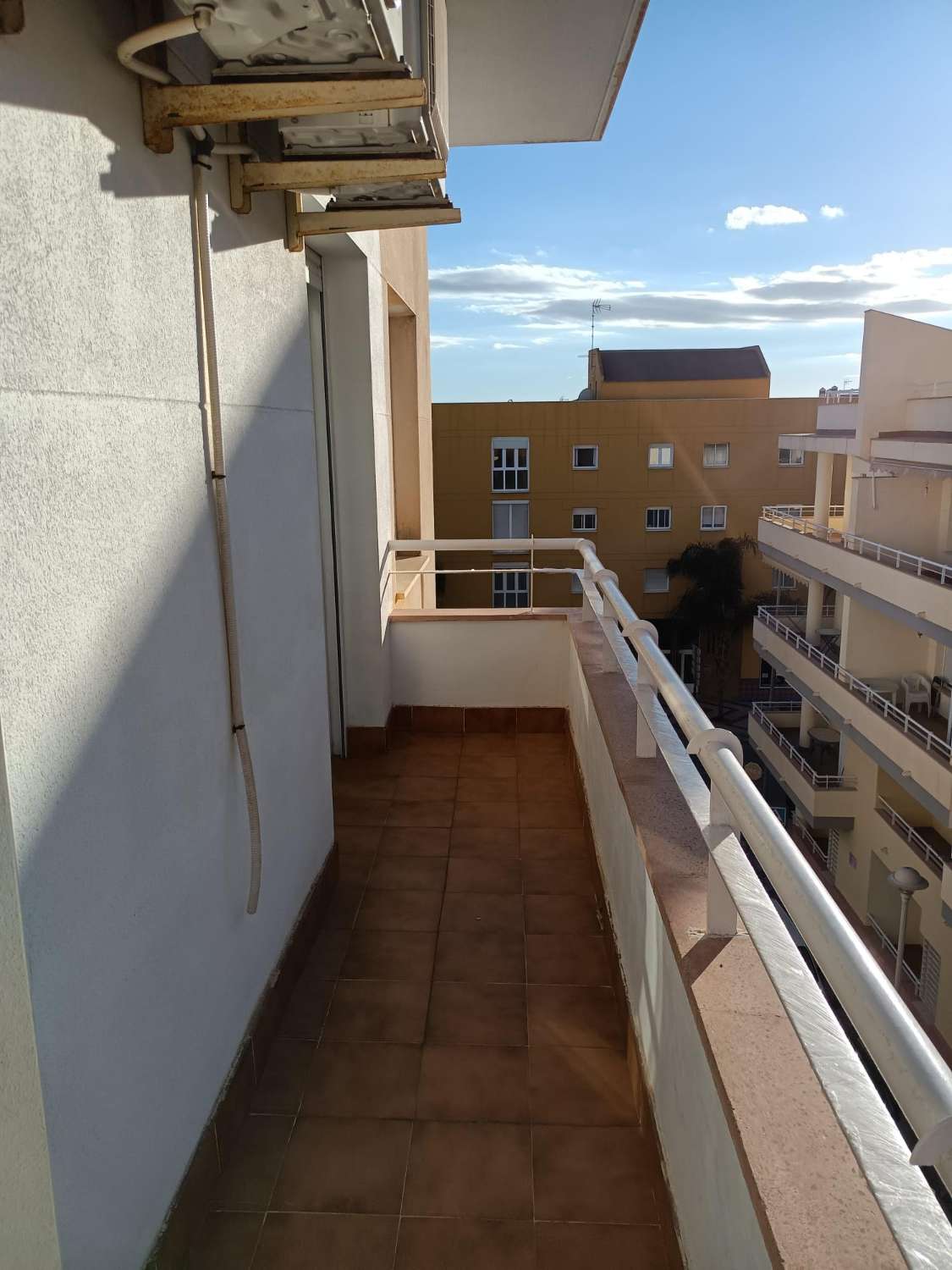2  DORMITORIOS moderno a 30 metros de avda Andalucia