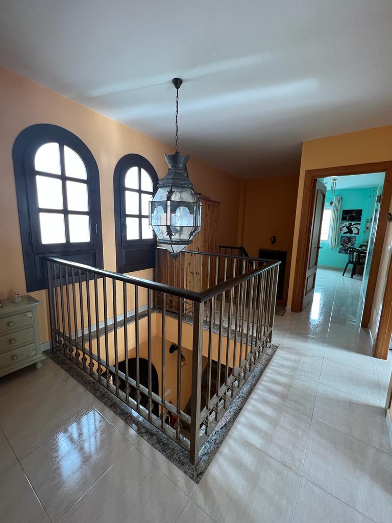 Beautiful Villa 6 bedrooms 3 bathrooms sea views