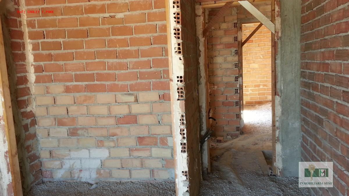 Chalet a terminar de construir en excepcional zona Torrox Park