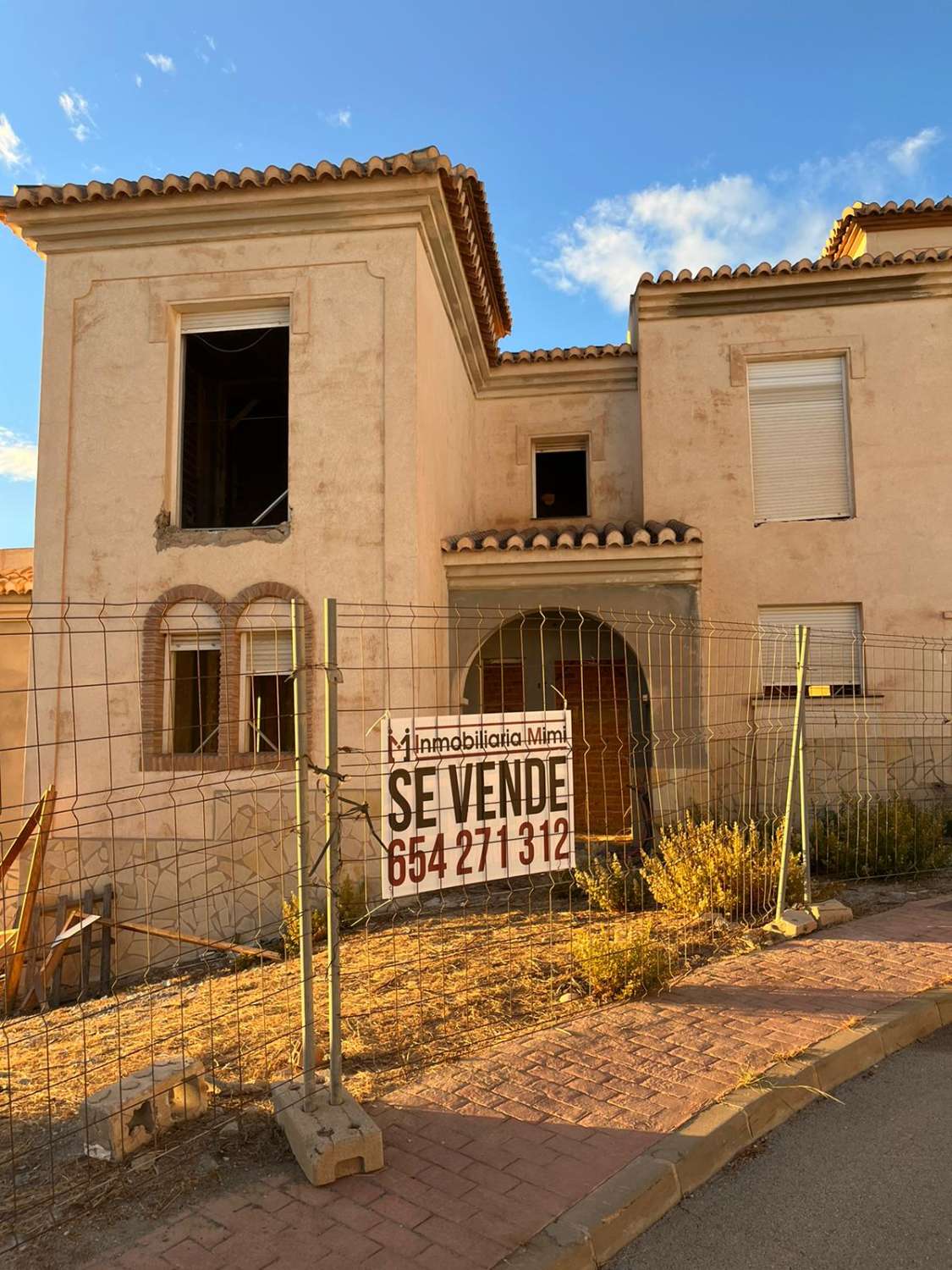 Chalet a terminar de construir en excepcional zona Torrox Park