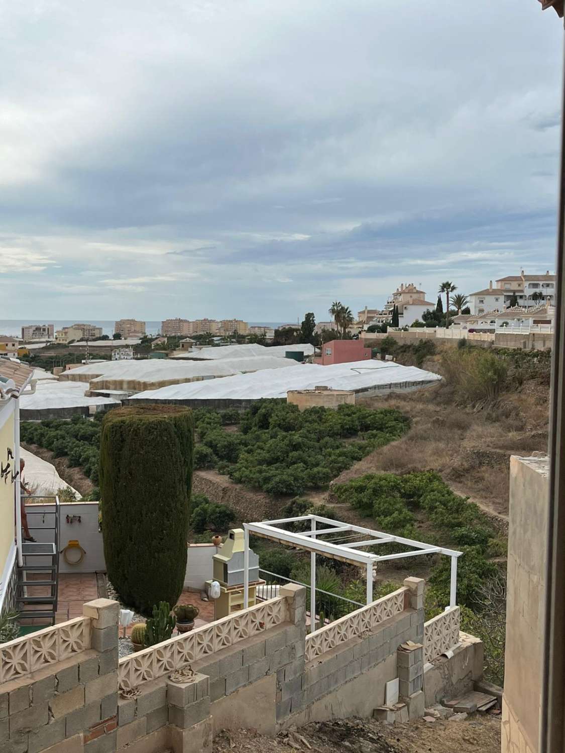 Chalet a terminar de construir en excepcional zona Torrox Park