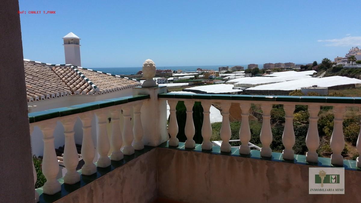 Chalet a terminar de construir en excepcional zona Torrox Park