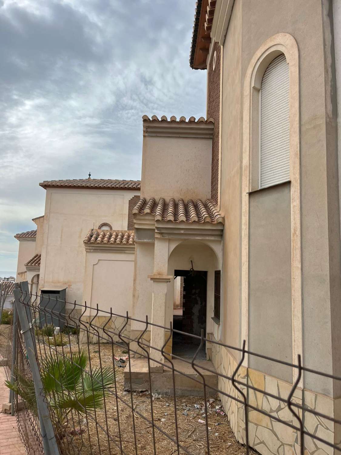 Chalet a terminar de construir en excepcional zona Torrox Park