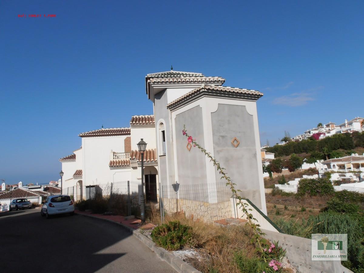 Chalet a terminar de construir en excepcional zona Torrox Park