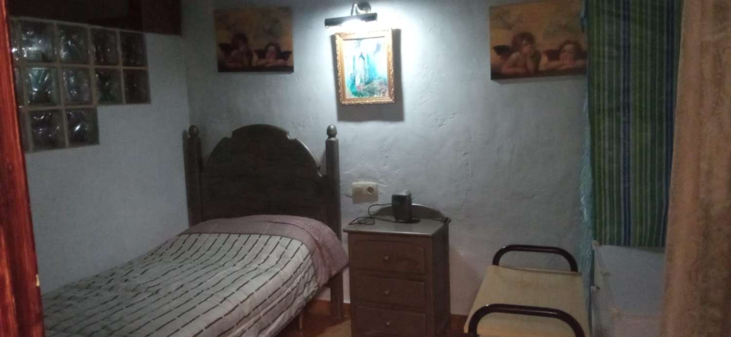 Two bedrooms in the center plaza ALMIJARA center of the population.