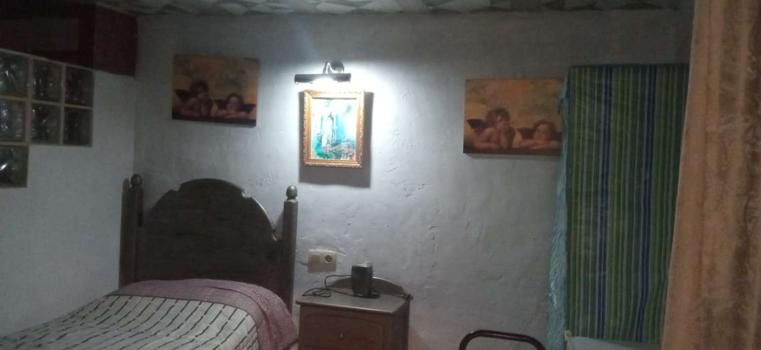 Two bedrooms in the center plaza ALMIJARA center of the population.
