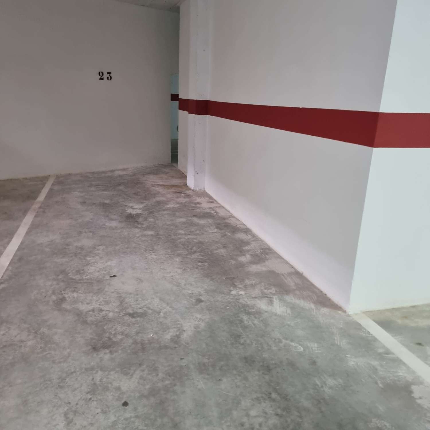 PARKPLATZ in der Nähe der AVENUE ANDALUCIA.