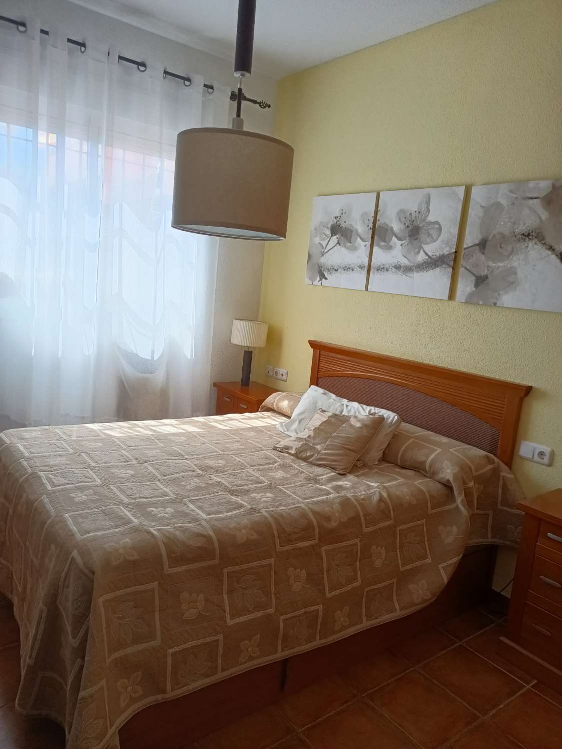 MUY LUMINOSO CON 2 DORMITORIOS Y AMPLIO , moderno y terraza (C)