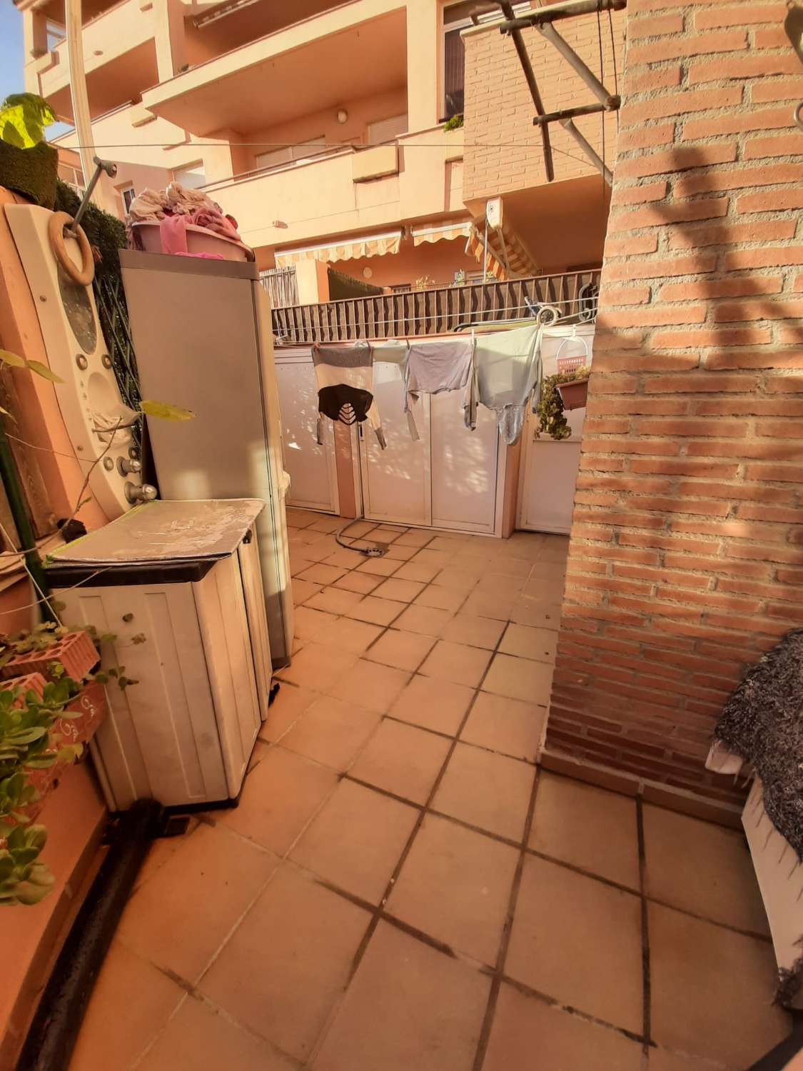 MUY LUMINOSO CON 2 DORMITORIOS Y AMPLIO , moderno y terraza (C)