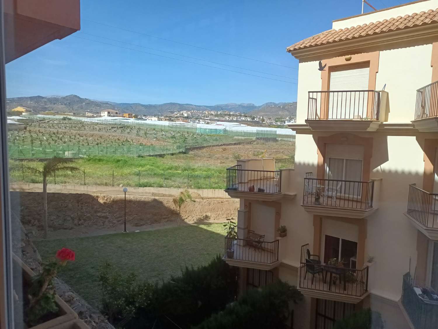 MUY LUMINOSO CON 2 DORMITORIOS Y AMPLIO , moderno y terraza (C)