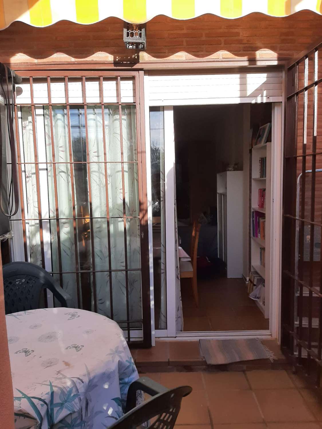 ZEER LICHT MET 2 SLAAPKAMERS EN GROOT, modern en terras (C)