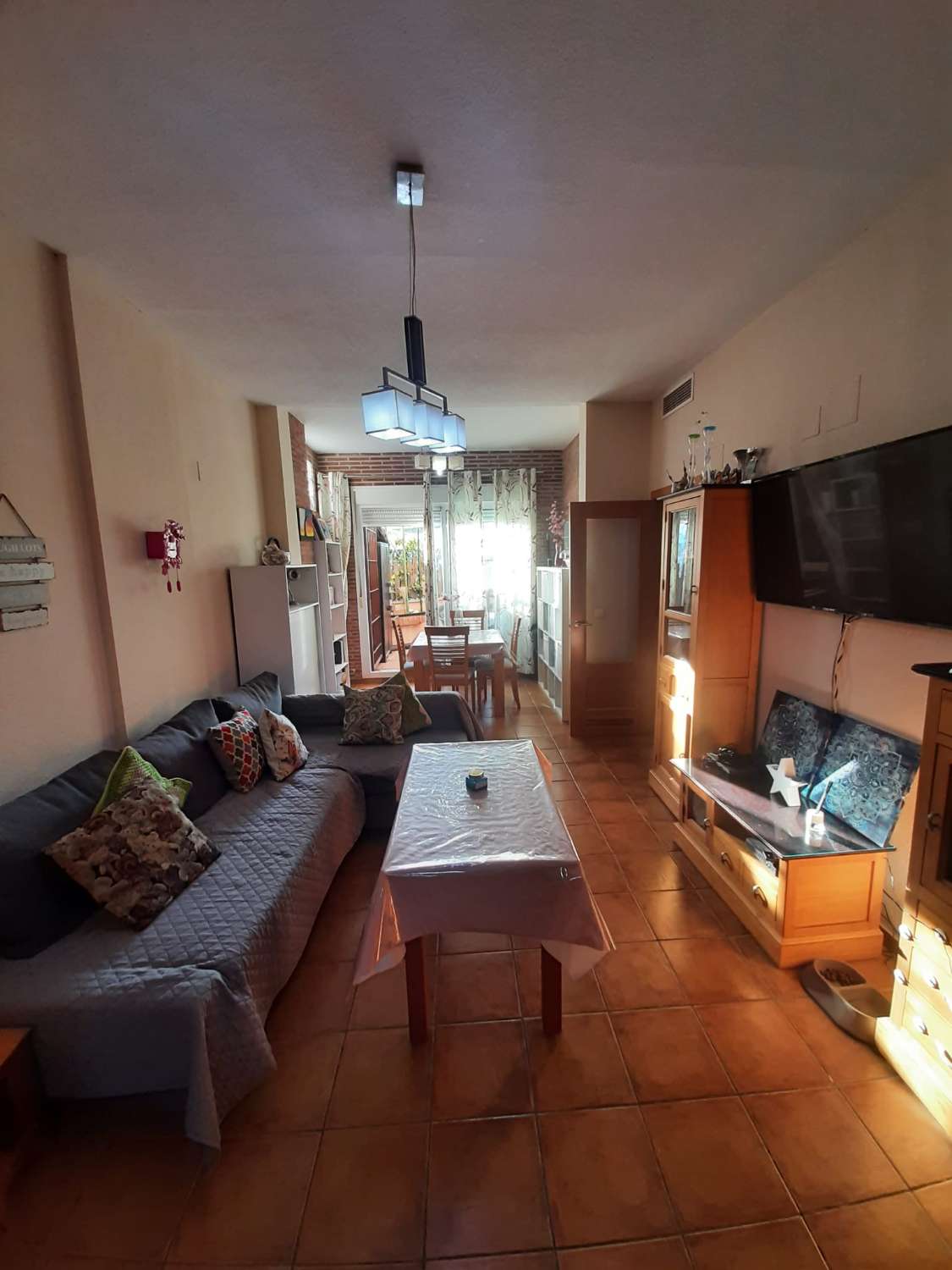 MUY LUMINOSO CON 2 DORMITORIOS Y AMPLIO , moderno y terraza (C)
