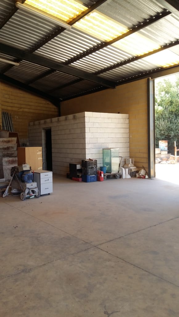 SHIP/WAREHOUSE WITH PLOT OF 1500 M2.
