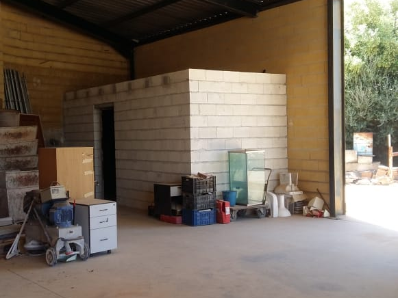 SHIP/WAREHOUSE WITH PLOT OF 1500 M2.