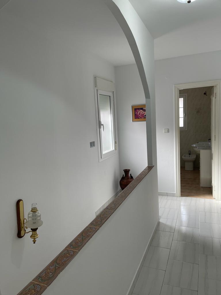 4 camere da letto, 2 bagni e garage chiuso