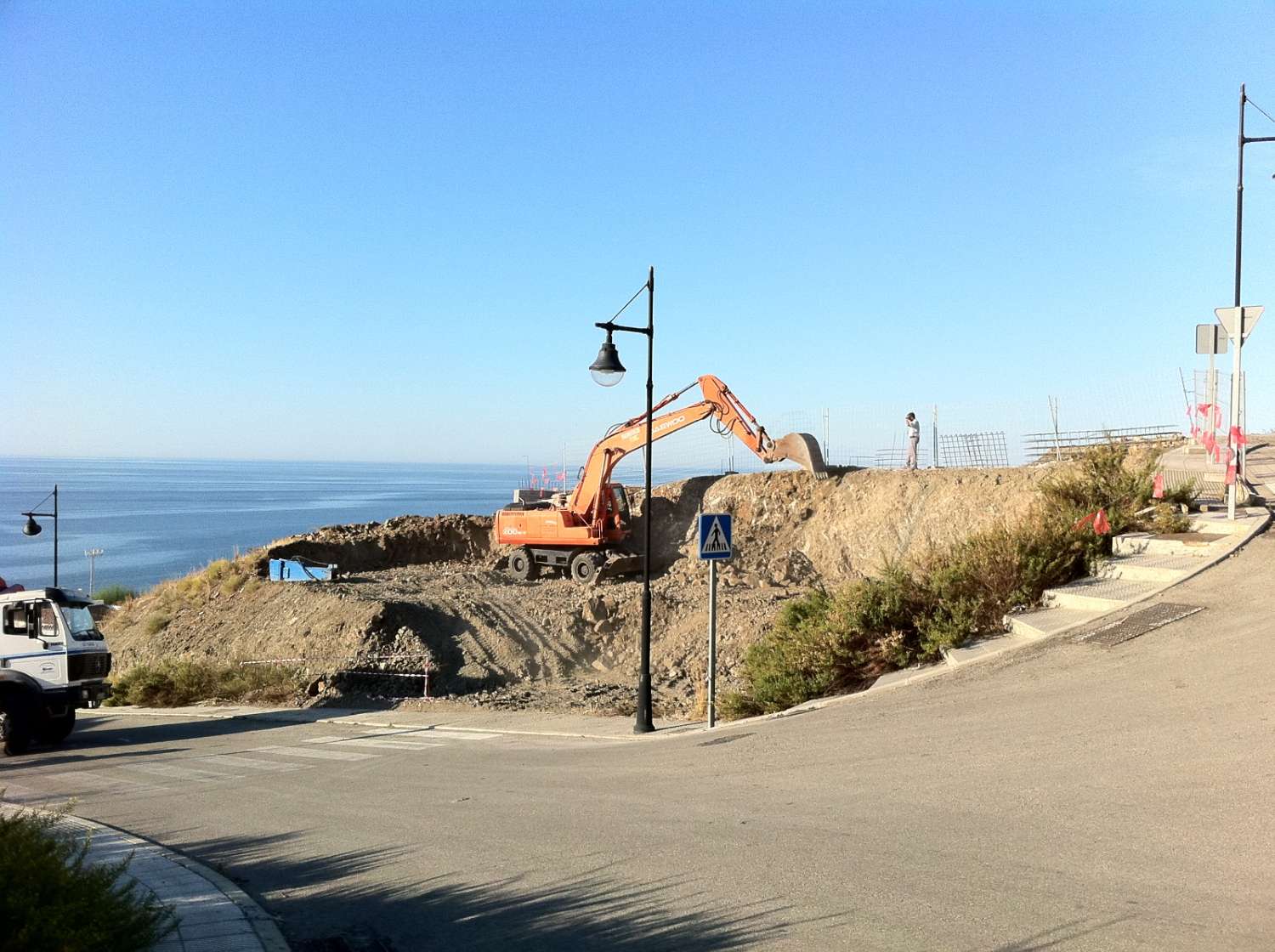 PARCELA con vivienda en construccion El  Peñoncillo-Torrox -Malaga.