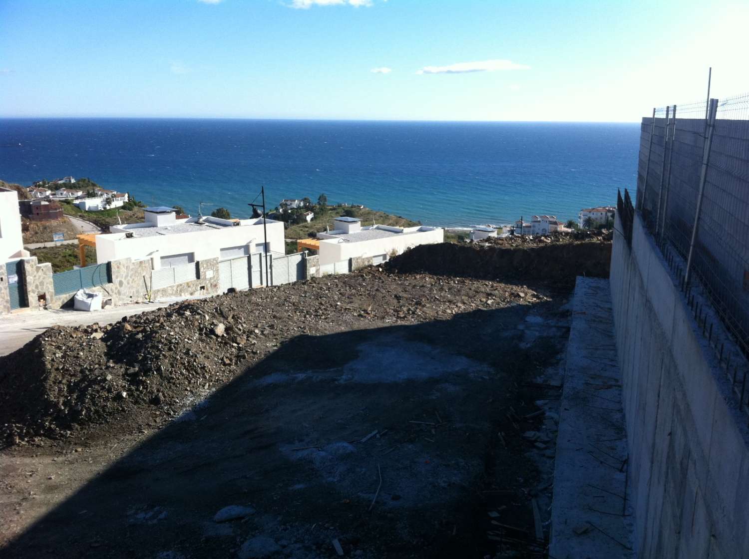 PARCELA con vivienda en construccion El  Peñoncillo-Torrox -Malaga.