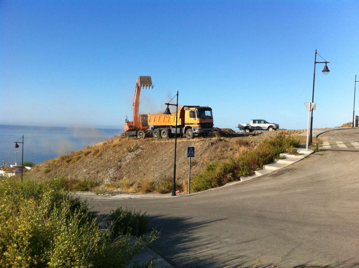 TERRENO con progetto di edilizia residenziale a Peñoncillo-Torrox -Malaga.