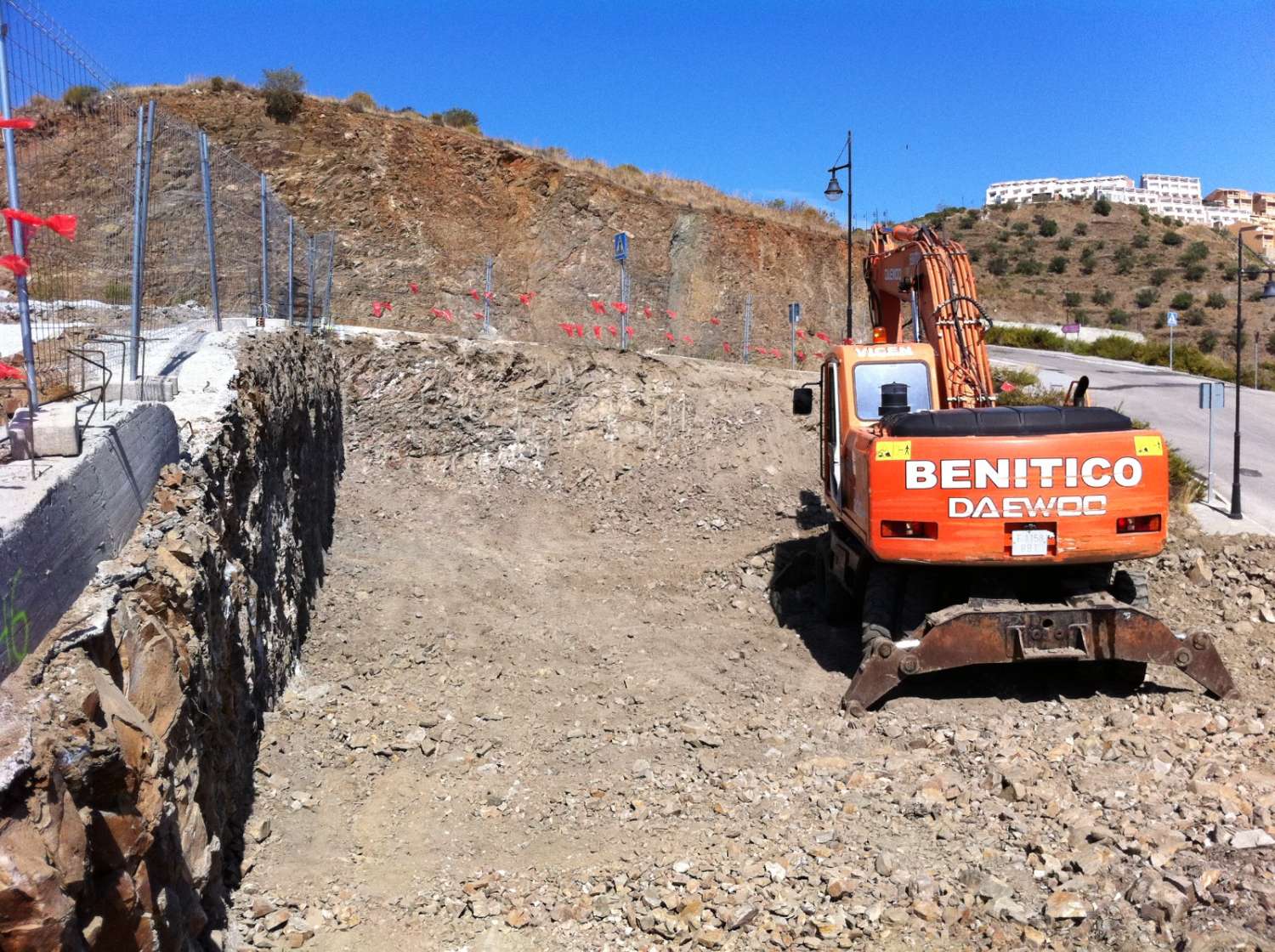 PARCELA con vivienda en construccion El  Peñoncillo-Torrox -Malaga.